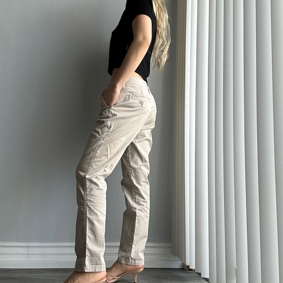 NWOT Gap Low Rise Straight Fit Girlfriend Khaki Tailored Trousers Pants in Beige - Picture 3 of 13
